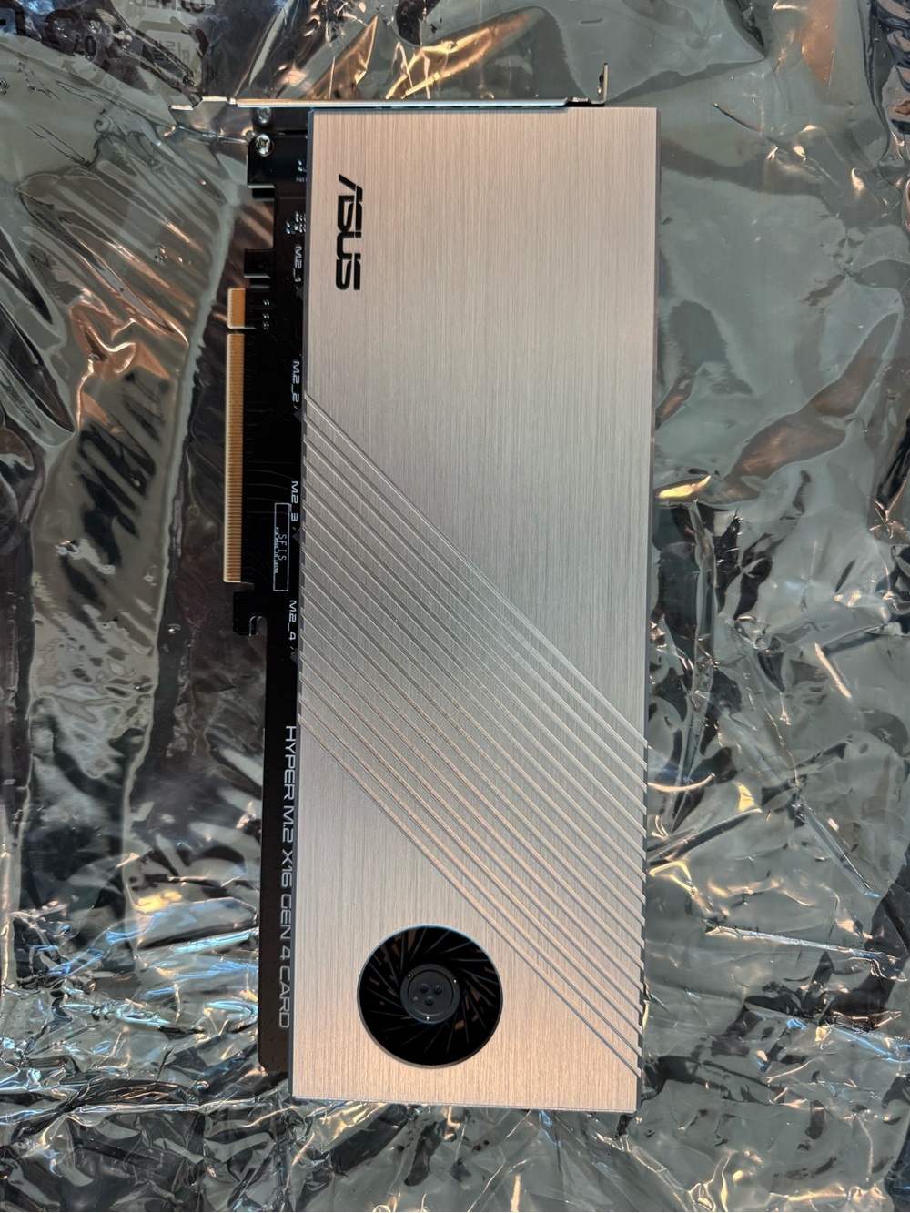 ASUS Hyper M.2 x16 Gen 4 Card - 4x M.2 NVMe SSD Expansion Card